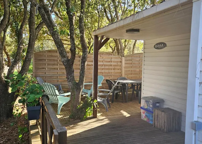 Dans Terrain Prive Et Familiale Bonifacio (Corsica)