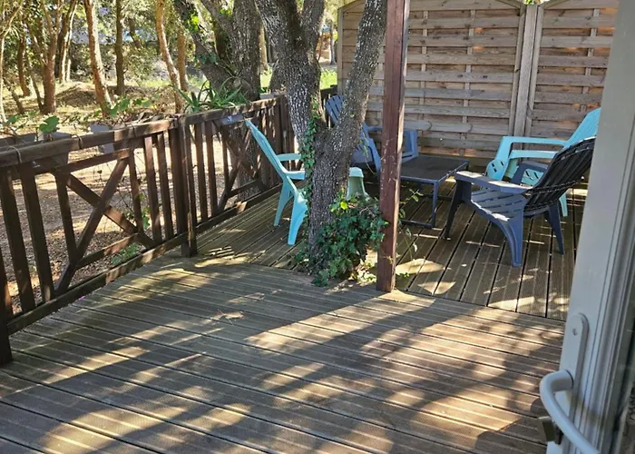 Dans Terrain Prive Et Familiale * Bonifacio (Corsica)