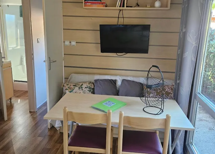 בקתה Dans Terrain Prive Et Familiale *