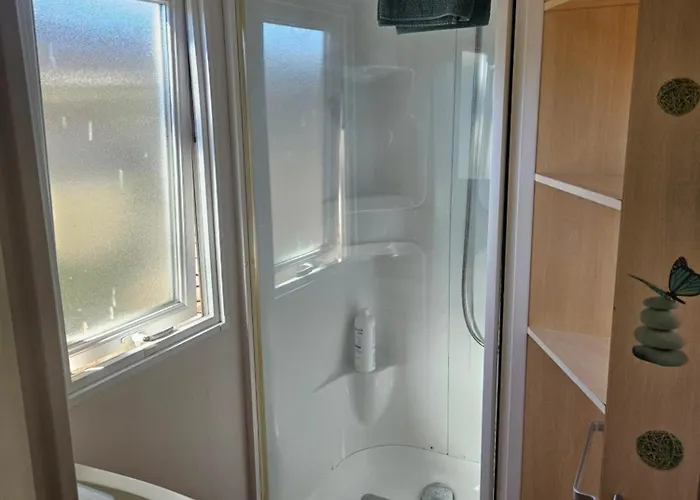 Dans Terrain Prive Et Familiale בקתה